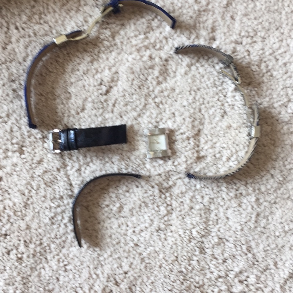 Burberry Women’s 3 bands watch AUTHENTIC - Picture 7 of 8